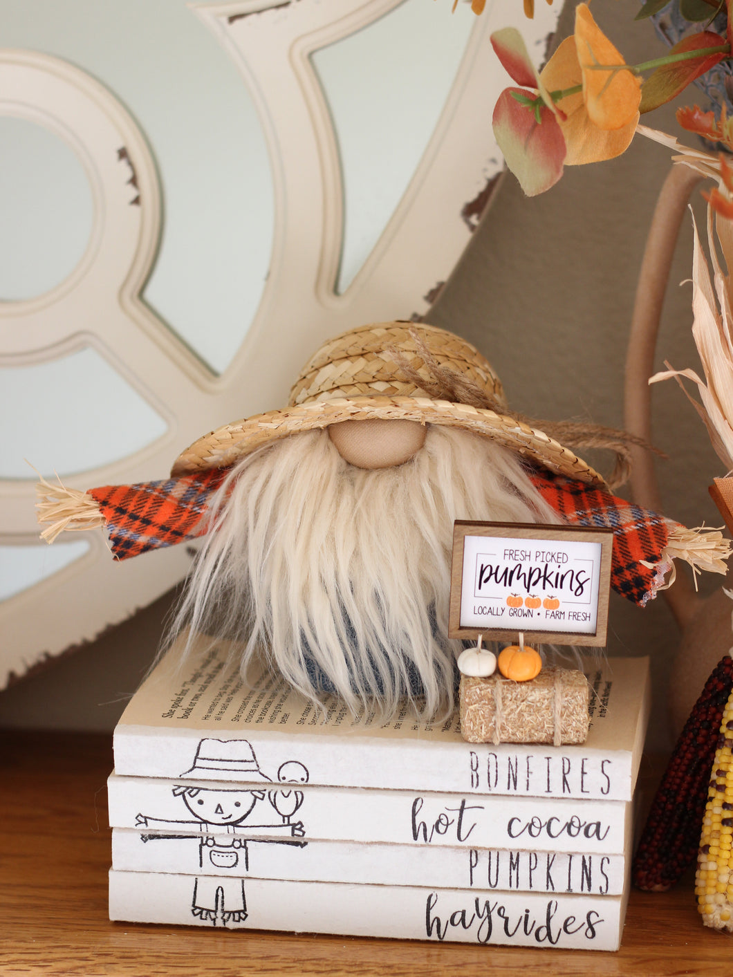 04 Medium Scarecrow Gnome w/sign