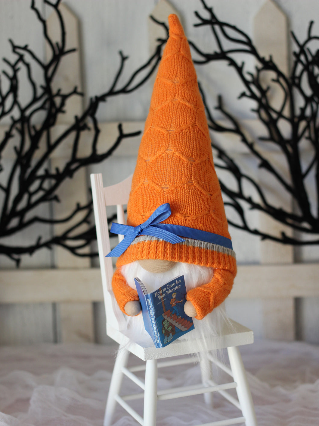 07 Large Book Gnome