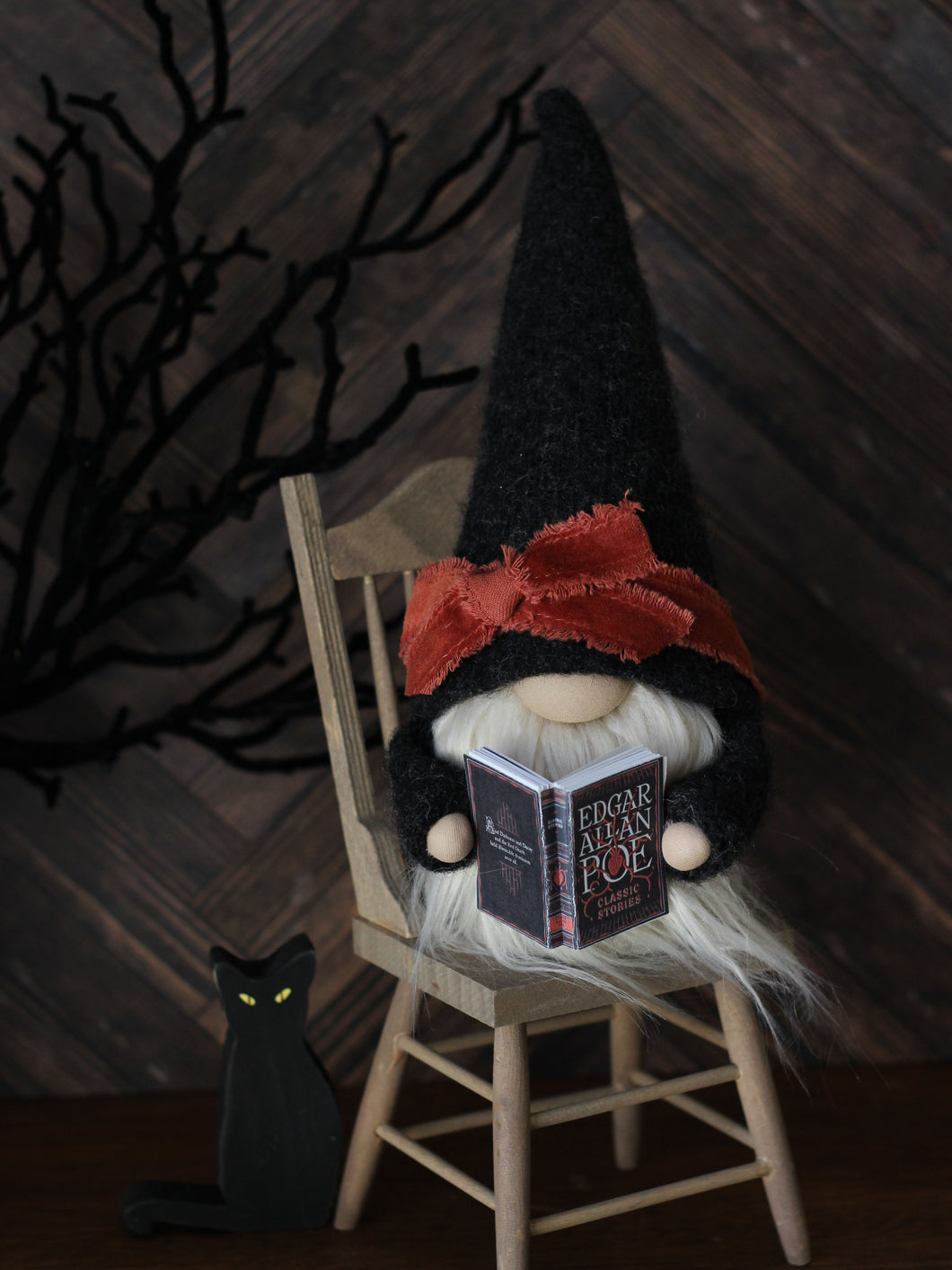 08 Large Book Gnome